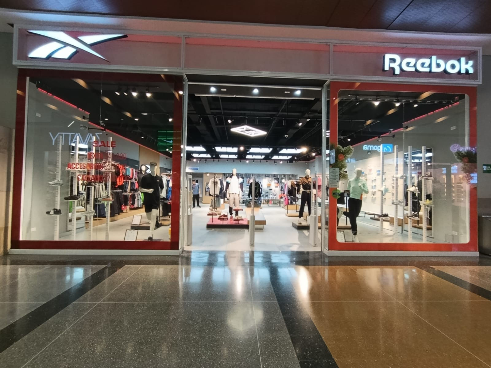 Tienda RBK Outlet Unico Cali