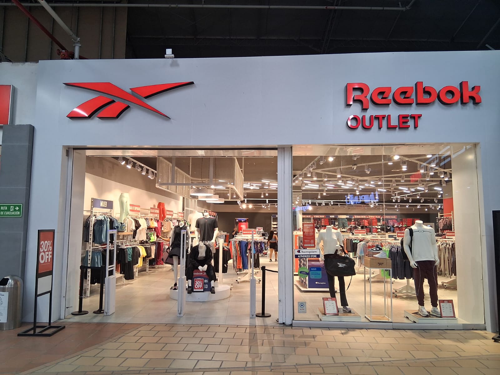 Tienda RBK Outlet Unico Cali